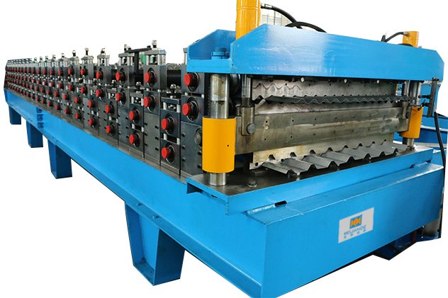 Máquina formadora de rollos de doble capa para la producción eficiente de láminas de techos con perfiles múltiples en Bucaramanga, Santander.